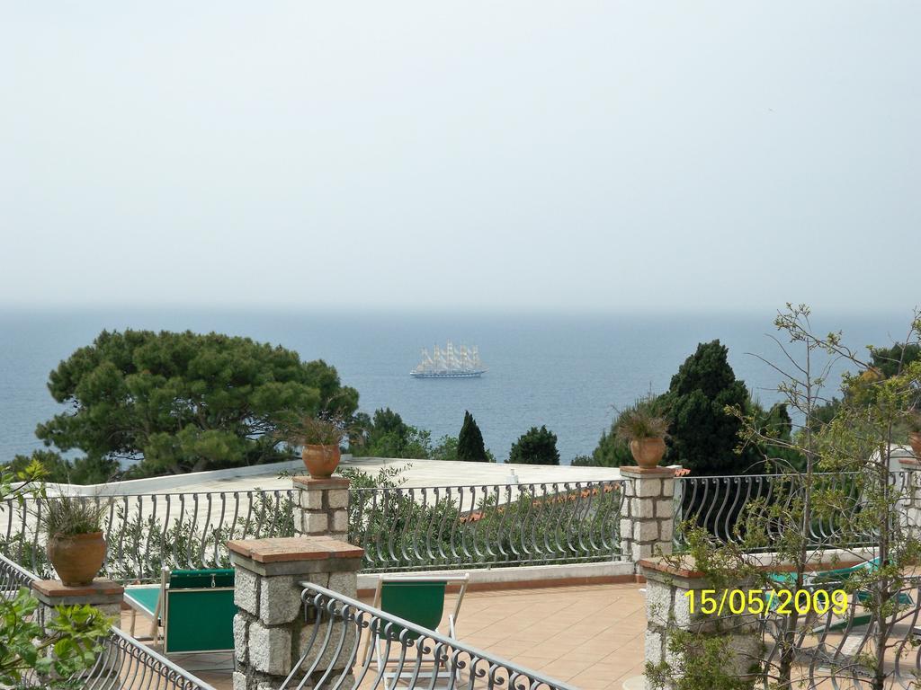 ホテル 4 スタジョーニ カプリ エクステリア 写真